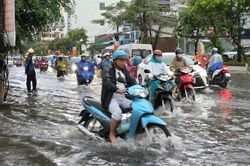 Mưa lớn tiếp diễn ở nhiều khu vực, cảnh báo lũ quét và sạt lở đất trong ngày 18/6