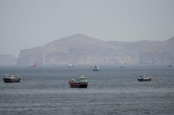 Bước ngoặt tại eo biển Hormuz khiến gi&aacute; dầu giảm mạnh