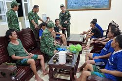 Quảng Ninh: Cứu nạn công 9 thuyền viên tàu cá bị chìm do sóng to