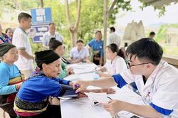 Chăm s&oacute;c sức khỏe cộng đồng - Nghĩa cử cao đẹp