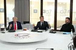 &Ocirc;ng Zelensky c&oacute; cuộc điện đ&agrave;m quan trọng với l&atilde;nh đạo Mỹ, Ph&aacute;p sau G7