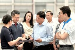 Ph&oacute; Chủ tịch Thường trực UBND tỉnh Mai Xu&acirc;n Li&ecirc;m l&agrave;m việc với Tập đo&agrave;n WHA tại Th&aacute;i Lan