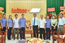 Nhiều đơn vị chúc mừng Báo và Phát thanh - Truyền hình An Giang nhân Ngày Báo chí cách mạng Việt Nam