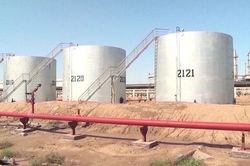 Dự trữ dầu của OECD giảm kỷ lục trong gần 4 thập kỷ