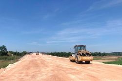 Gỡ vướng mặt bằng thi công đường dẫn vào cầu