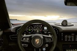 Porsche Taycan 2027: Công nghệ E-Shift giả lập cảm giác lái xe xăng có thực sự cần thiết?