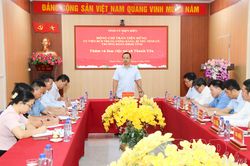 B&iacute; thư Tỉnh ủy Trần Tiến Dũng l&agrave;m việc với x&atilde; Thanh Y&ecirc;n