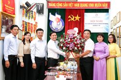 Chủ tịch HĐND tỉnh L&acirc;m Đ&ocirc;ng thăm, ch&uacute;c mừng Hội Nh&agrave; b&aacute;o tỉnh v&agrave; Tạp ch&iacute; Nha Trang