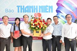 Ph&oacute; B&iacute; thư Tỉnh ủy, Chủ tịch Ủy ban MTTQ Việt Nam tỉnh Nguyễn Khắc H&agrave; thăm, ch&uacute;c mừng c&aacute;c cơ quan b&aacute;o ch&iacute;