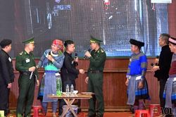 Người d&acirc;n bi&ecirc;n giới Y T&yacute; h&agrave;o hứng học kỹ năng số v&agrave; ph&aacute;p luật qua s&acirc;n khấu h&oacute;a