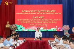 Ph&oacute; Chủ tịch Thường trực HĐND tỉnh Vũ Quỳnh Kh&aacute;nh l&agrave;m việc với Ban Thường vụ Đảng ủy x&atilde; Tả Củ Tỷ v&agrave; x&atilde; Bản Liền về c&ocirc;ng t&aacute;c sắp xếp th&ocirc;n
