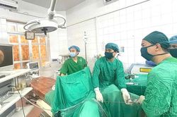 Bệnh viện Đa khoa số 3 tỉnh: Nội soi tán sỏi thành công, bảo tồn chức năng thận cho bé 8 tuổi