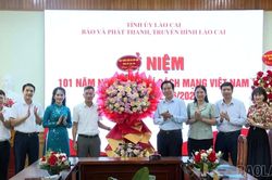 Các cơ quan, đơn vị, địa phương chúc mừng Báo và Phát thanh, Truyền hình Lào Cai nhân Ngày Báo chí cách mạng Việt Nam
