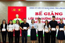 50 quần ch&uacute;ng ưu t&uacute; ho&agrave;n th&agrave;nh lớp bồi dưỡng nhận thức về Đảng