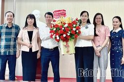 Phó Chủ tịch UBND tỉnh Nguyễn Khắc Hiếu chúc mừng Hội Nhà báo tỉnh nhân Ngày Báo chí cách mạng Việt Nam