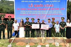 Khởi c&ocirc;ng x&acirc;y dựng nh&agrave; 'Nghĩa t&igrave;nh bi&ecirc;n giới Việt Nam-L&agrave;o'