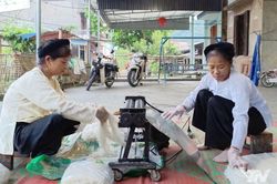 Giữ lửa nghề làm bánh phở truyền thống ở Phủ Thông