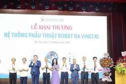 Bệnh viện Đại học Y Hà Nội đưa robot phẫu thuật hàng đầu thế giới vào hoạt động