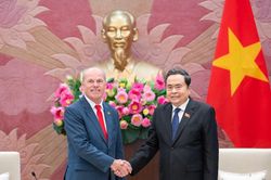 Chủ tịch Quốc hội Trần Thanh Mẫn tiếp Đại sứ Canada Jim Nickel