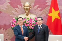 Chủ tịch Quốc hội Trần Thanh Mẫn tiếp Đại sứ Hàn Quốc Choi Youngsam