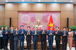 Chủ tịch Quốc hội Trần Thanh Mẫn tiếp Đại sứ Hàn Quốc Choi Youngsam