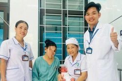Kịp thời cứu sống sản phụ bị băng huyết sinh con tr&ecirc;n xe kh&aacute;ch
