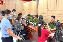 Đẩy mạnh chuyển đổi số, nâng cao hiệu quả phục vụ nhân dân