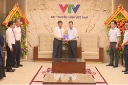 Lãnh đạo thành phố Hà Nội chúc mừng các cơ quan báo chí