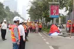 Điều chỉnh rào chắn đường Văn Cao phục vụ thi công metro số 5