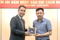 Đại sứ các nước chúc mừng Cơ quan Báo và PTTH Hà Nội