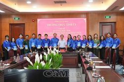 Ph&oacute; B&iacute; thư Tỉnh ủy Hồ Thanh Thủy gặp mặt Đo&agrave;n đại biểu dự Đại hội Đo&agrave;n to&agrave;n quốc