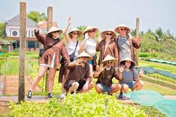 Định vị du lịch Việt từ làng quê