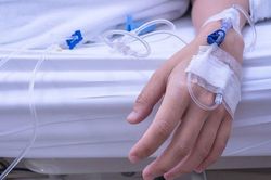Bác sĩ nói bệnh nhân nguy kịch nhưng AI lại không ưu tiên: Người phụ nữ 32 tuổi tử vong thương tâm sau gần 5 ngày chờ đợi
