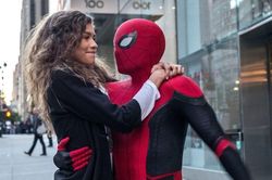 'Người nhện' Tom Holland và Zendaya chính thức về chung một nhà