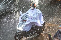 Dự báo thời tiết ngày 18/6: Hà Nội mưa dông trước khi đón nắng nóng kéo dài
