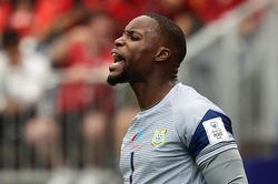 Thủ môn khiến Ronaldo 'tịt ngòi': Thấp nhất World Cup, bị Quang Hải đánh bại