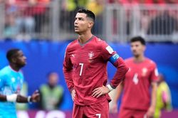 Cổ động viên CHDC Congo gọi tên Messi trêu Ronaldo