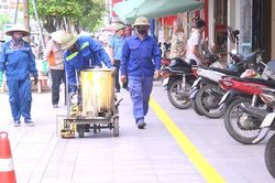 Vỉa h&egrave; Th&aacute;i Nguy&ecirc;n 'lột x&aacute;c' sau kẻ vạch: Người đi bộ hết nơm nớp lo sợ
