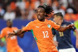 Cầu thủ nghi b&aacute;n độ k&egrave;o thẻ v&agrave;ng bị bắt ngay trước World Cup 2026