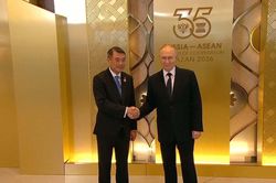 Tổng thống Nga Putin đ&oacute;n Thủ tướng L&ecirc; Minh Hưng