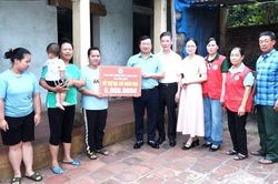 Xã Dân Hòa: Trao quà, lan tỏa yêu thương tới các 'địa chỉ nhân đạo'