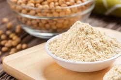 Uống bột đậu nành có béo không? Cách dùng an toàn không lo tăng cân