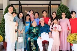 Kh&aacute;nh Thi được gia đ&igrave;nh chồng y&ecirc;u thương như thế n&agrave;o?