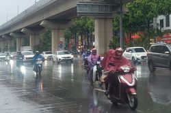 Miền Bắc mưa dông mạnh trước khi đón nắng nóng gay gắt diện rộng