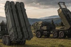Tên lửa HIMARS Mỹ tăng gấp 4 hỏa lực mở rộng sức ép lên Nga