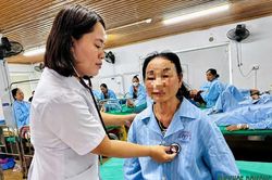 Ẩn họa từ những gói thuốc đông y gia truyền được quảng cáo 'uống là khỏi'