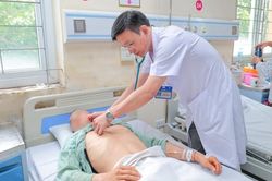 Lao động nhiều giờ dưới nắng nóng, thanh niên 25 tuổi bị tổn thương thận cấp