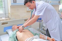 Lao động nhiều giờ dưới nắng n&oacute;ng, thanh ni&ecirc;n 25 tuổi bị tổn thương thận cấp