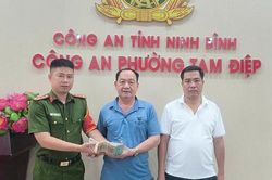 Đi làm sáng sớm, người đàn ông nhặt được nửa tỷ đồng trong chiếc cặp màu tím