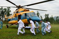 Kh&ocirc;ng qu&acirc;n 916 diễn tập đưa nạn nh&acirc;n rời n&oacute;c nh&agrave; cao tầng bằng trực thăng
